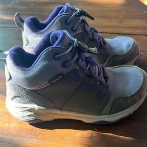 Kids hiking shoes- waterproof